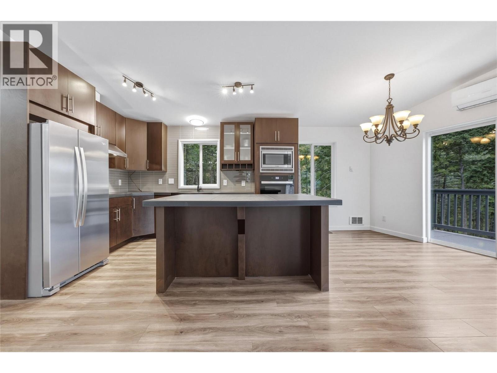 10824 Westshore Road Property Photo 6