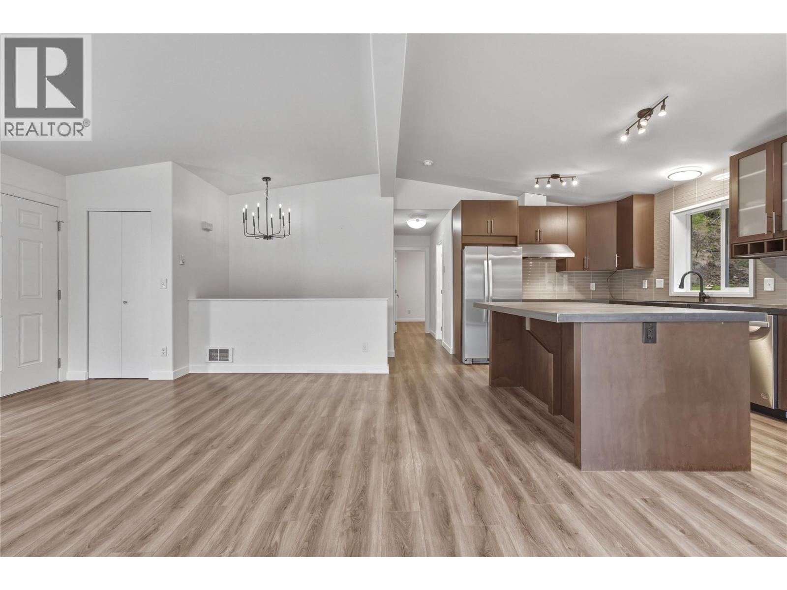10824 Westshore Road Property Photo 7