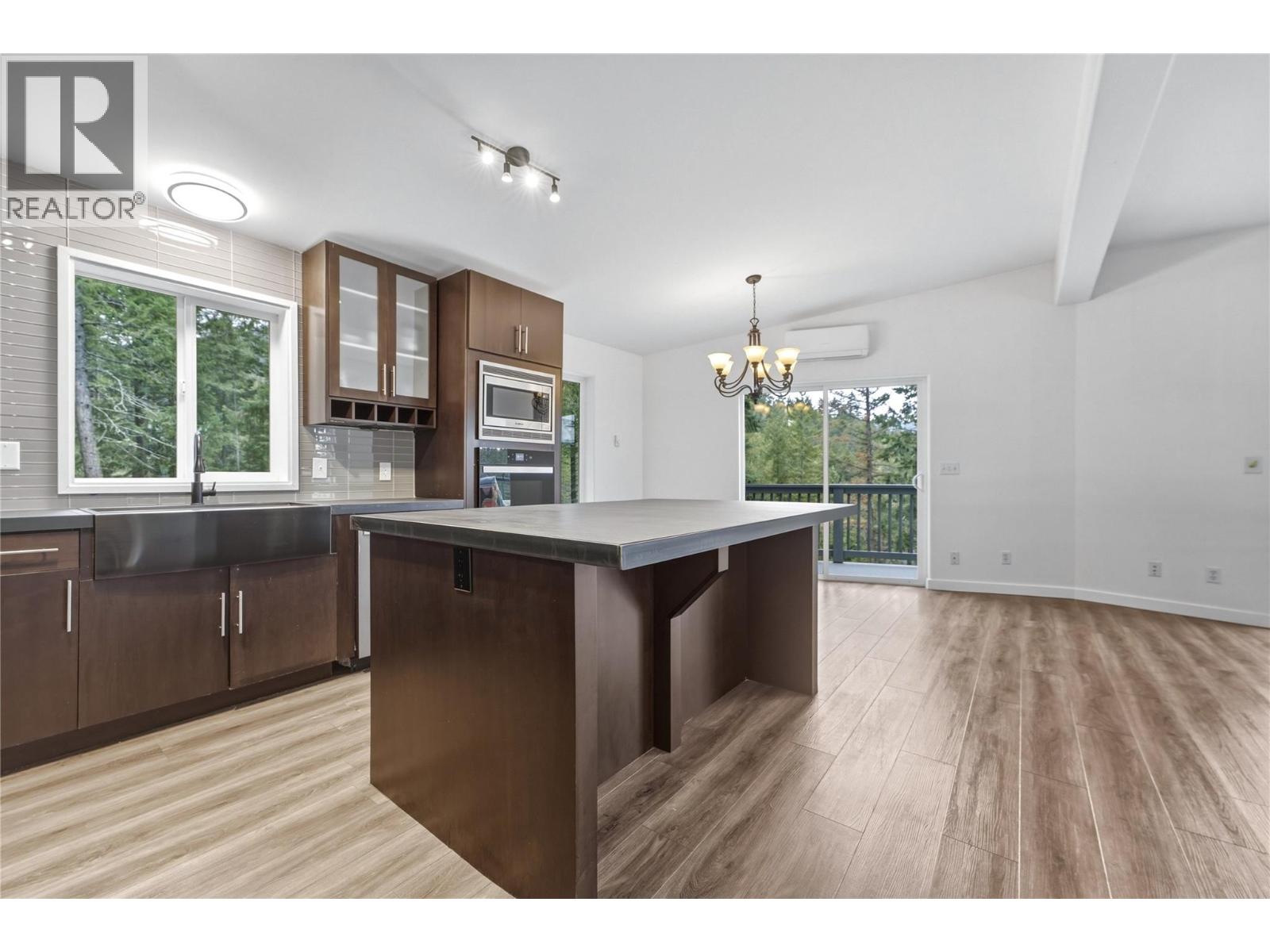 10824 Westshore Road Property Photo 8