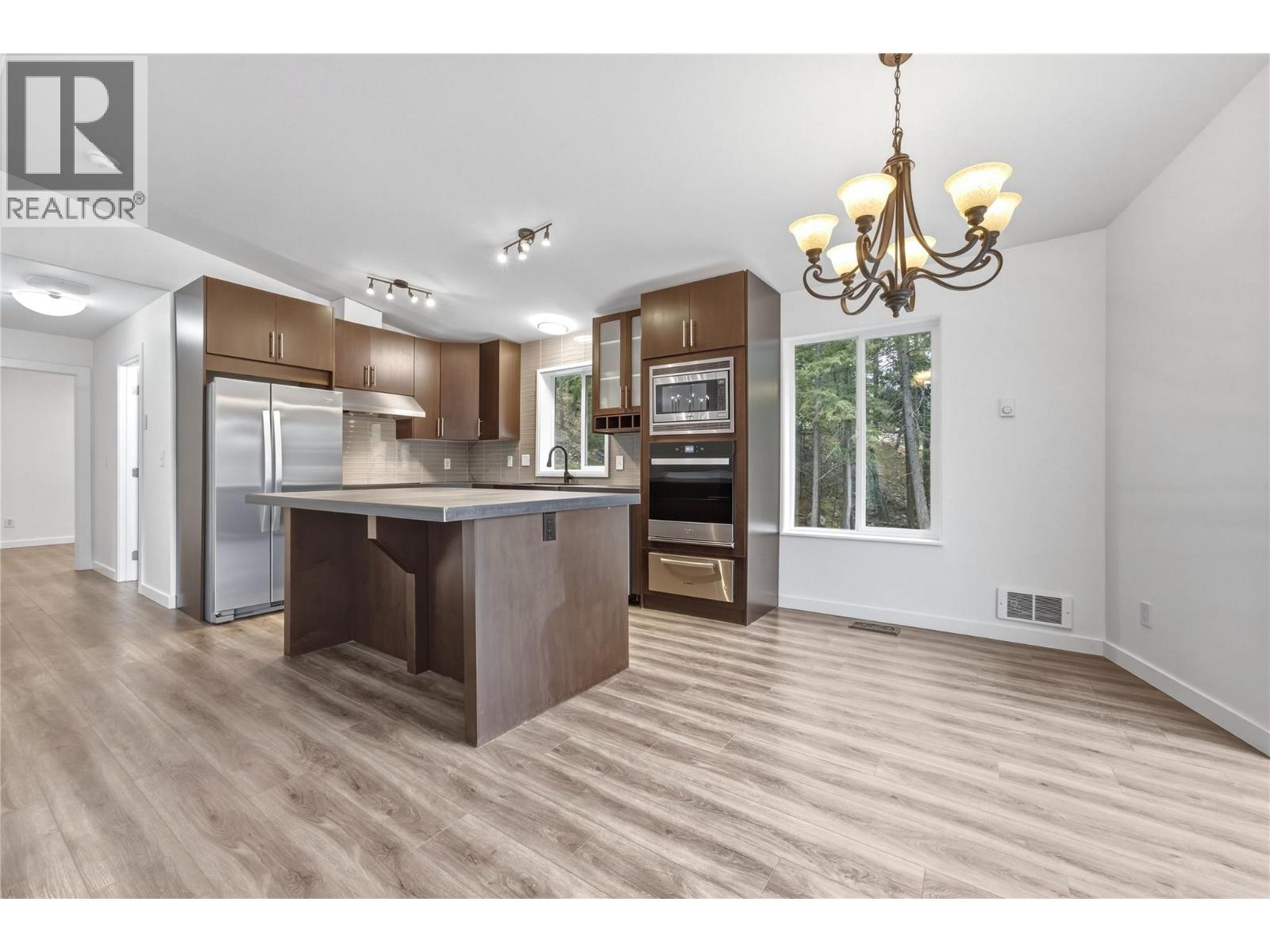 10824 Westshore Road Property Photo 9