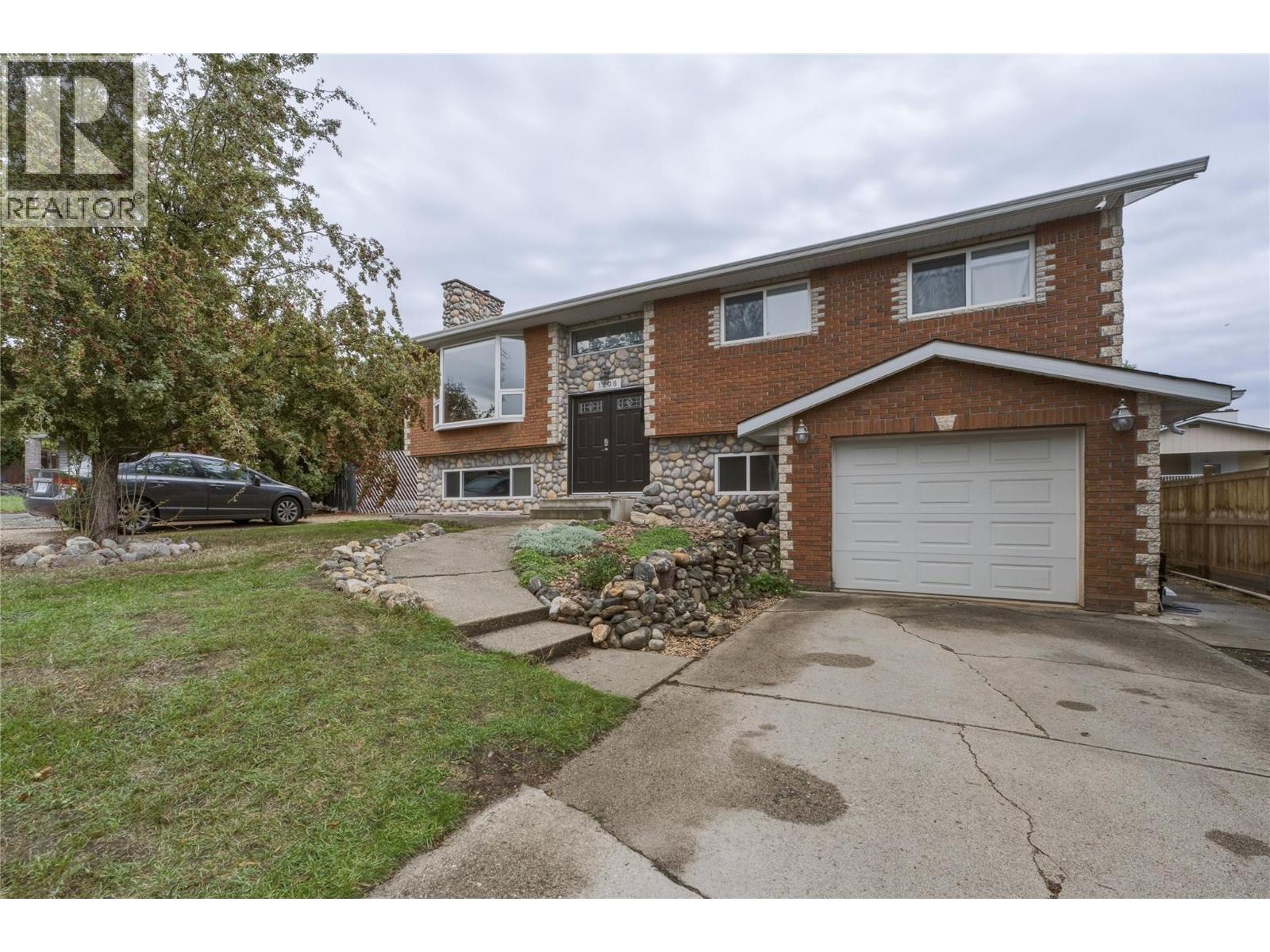 1206 39B Avenue Property Photo 1
