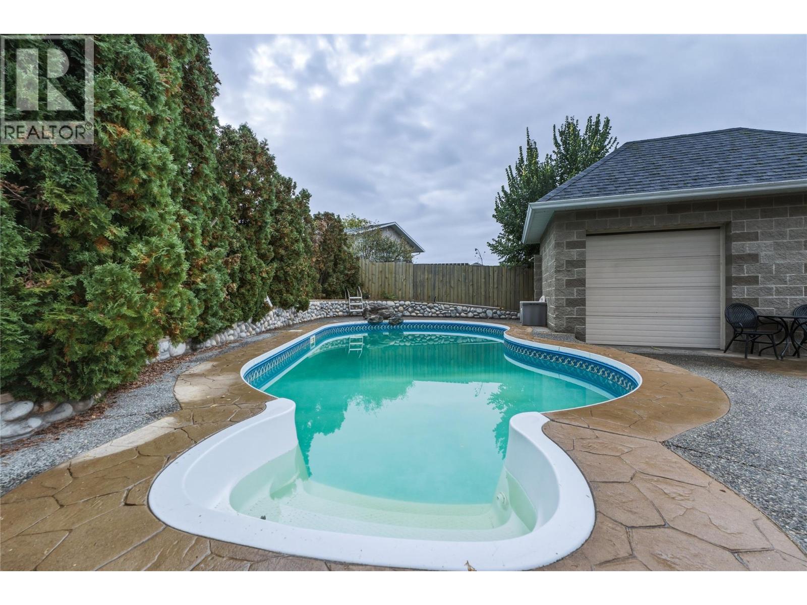 1206 39b Avenue Property Photo 3