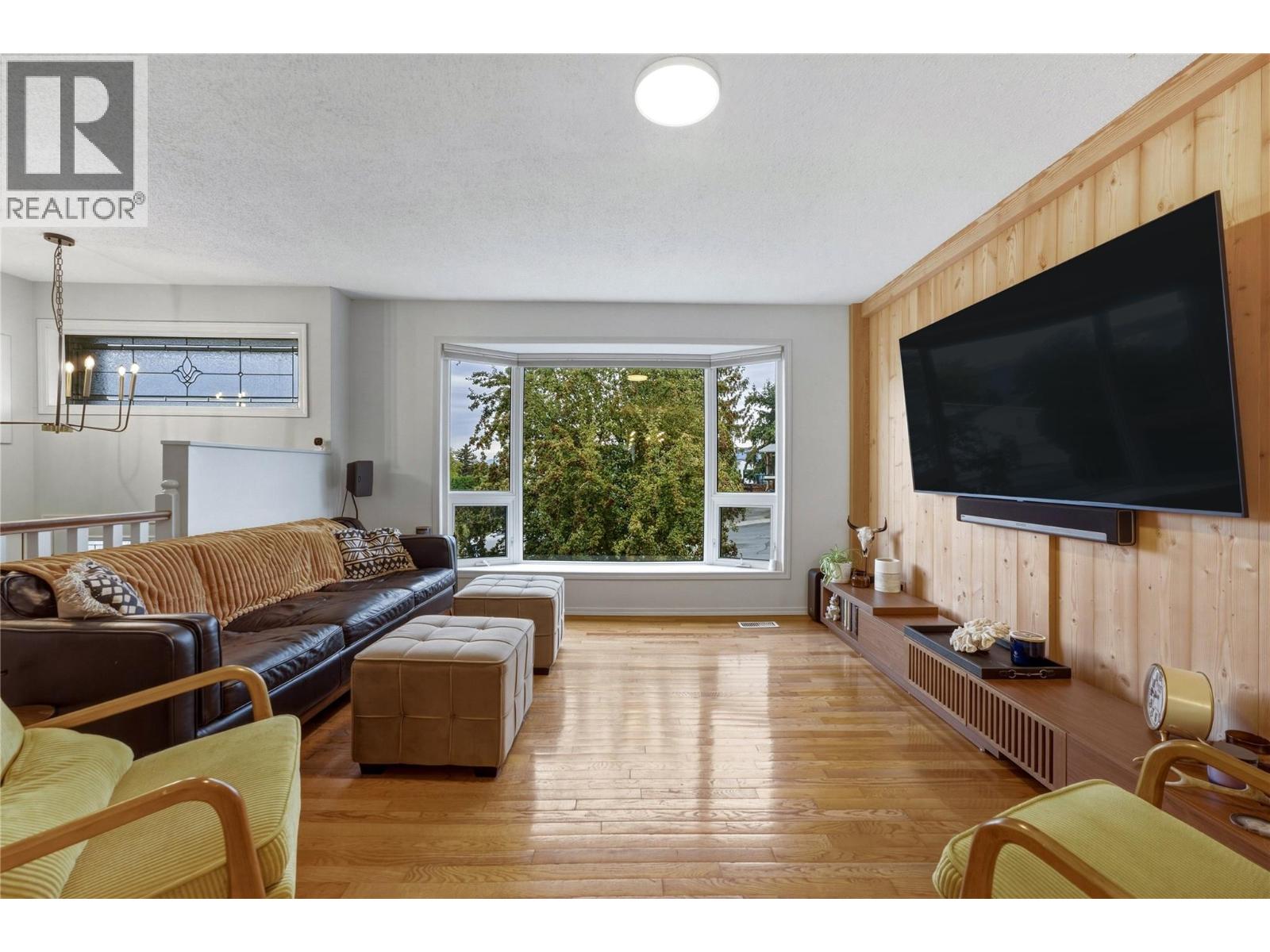 1206 39b Avenue Property Photo 5