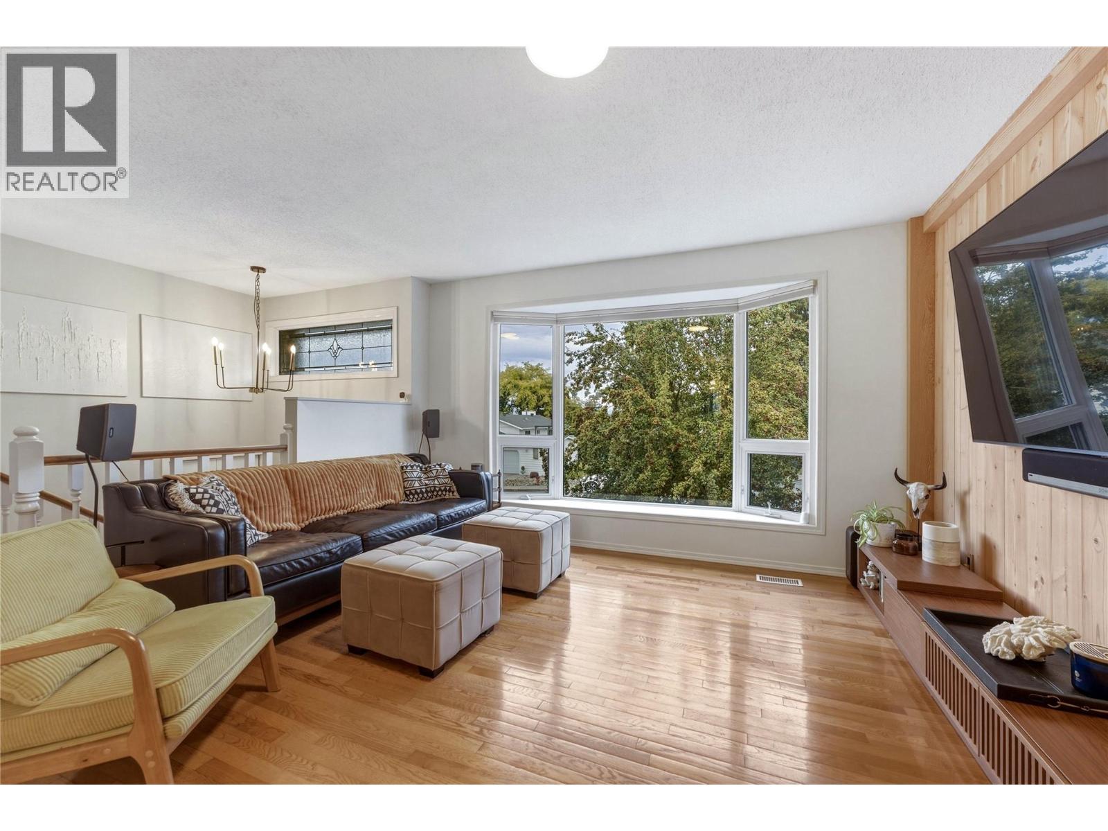 1206 39b Avenue Property Photo 6