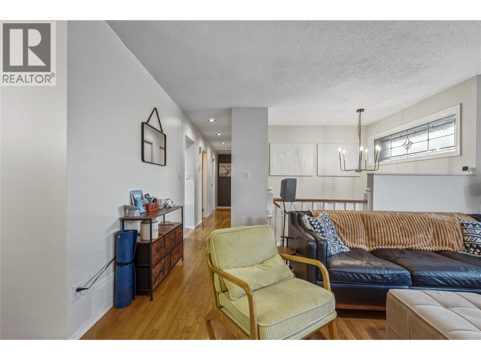 1206 39b Avenue Property Photo 7