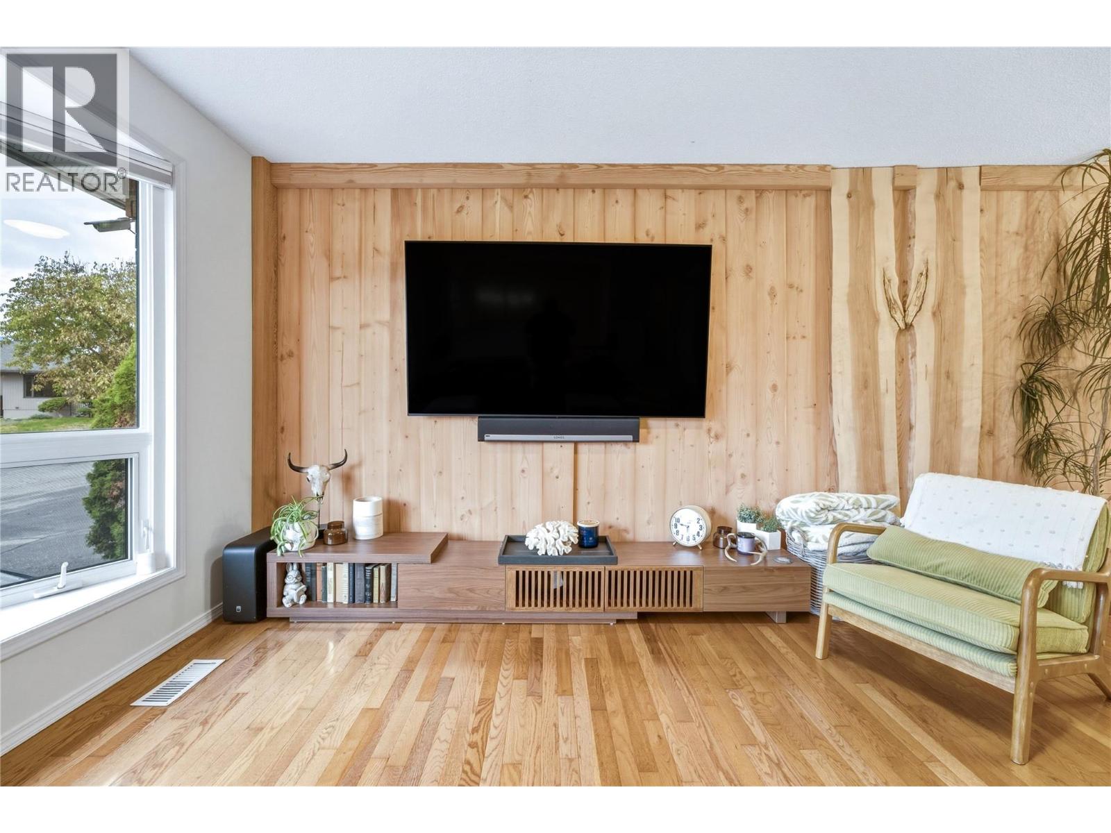 1206 39b Avenue Property Photo 9