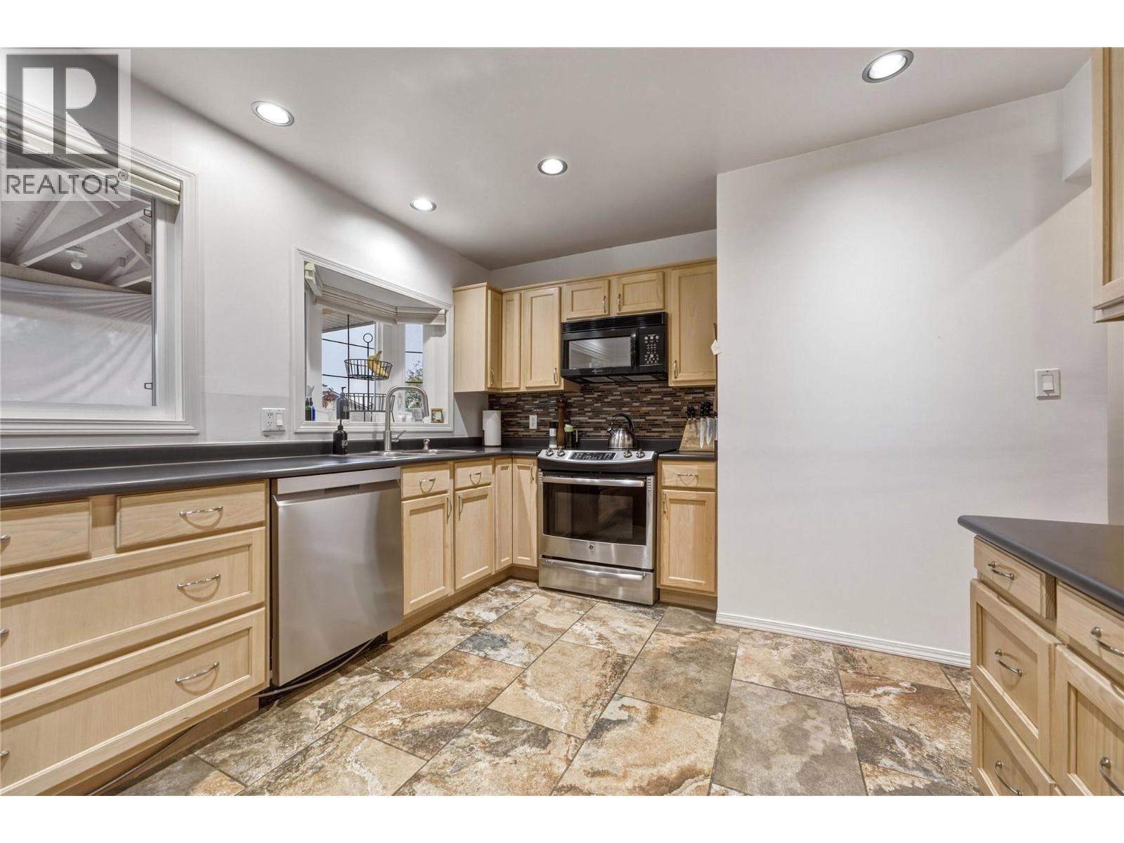 1206 39b Avenue Property Photo 11