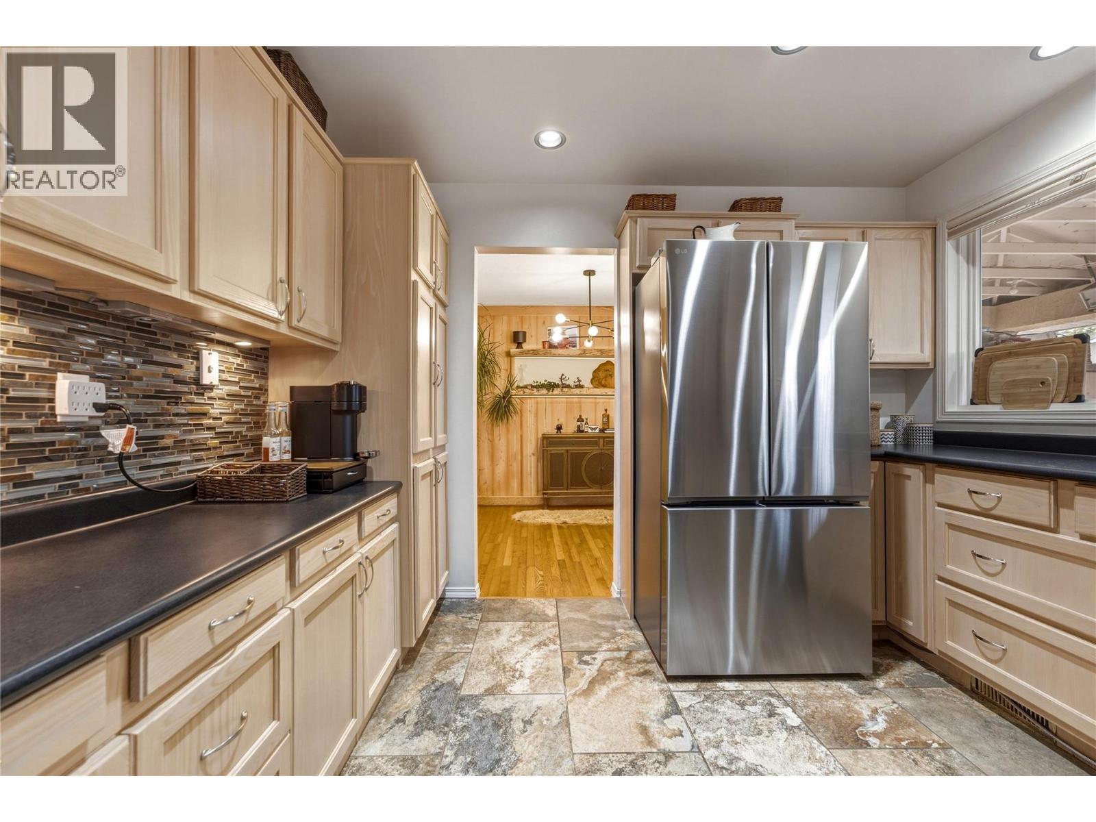 1206 39b Avenue Property Photo 14