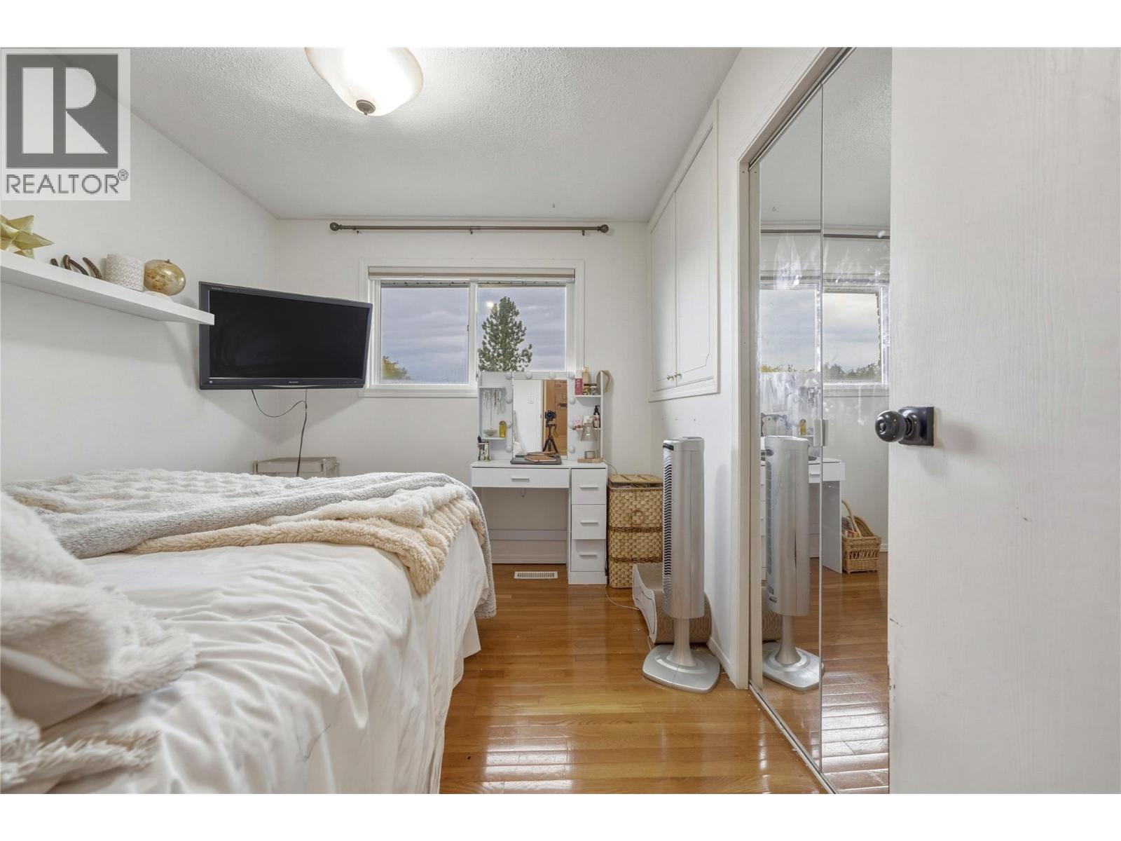 1206 39b Avenue Property Photo 16