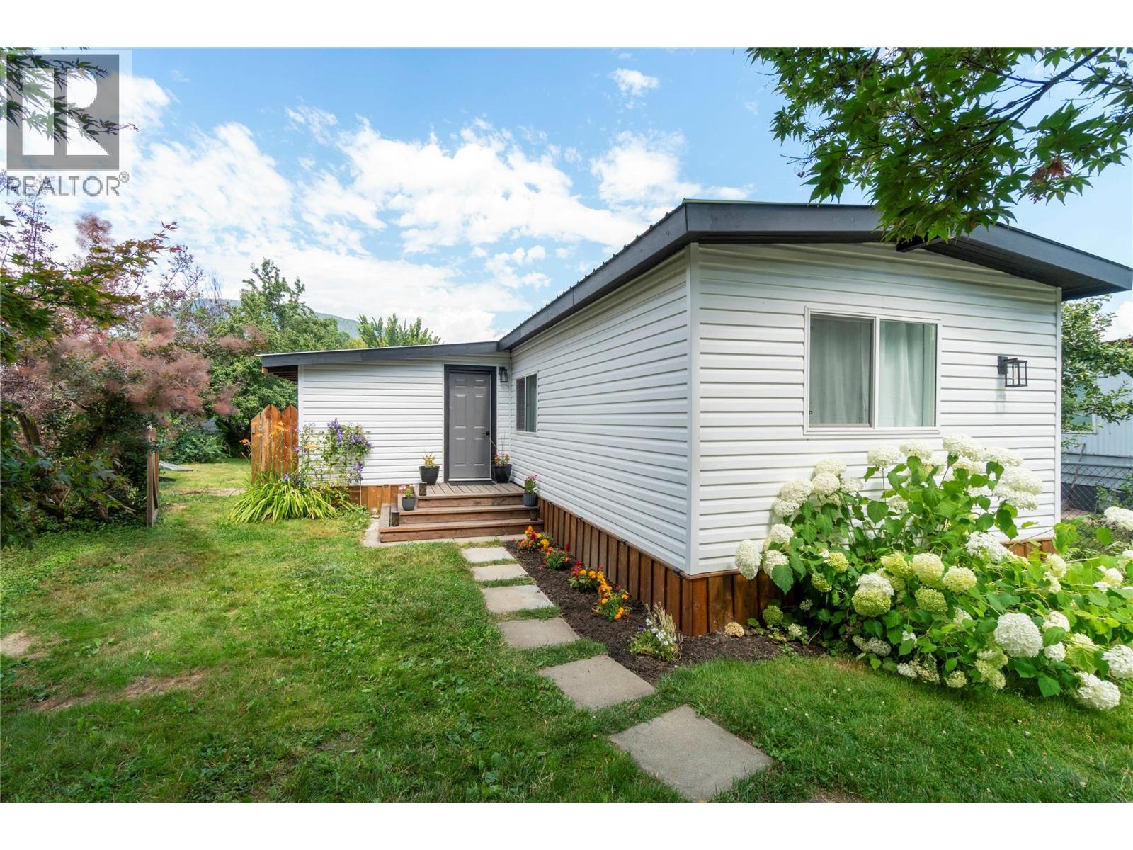 5131 69 Avenue Ne Property Photo 2