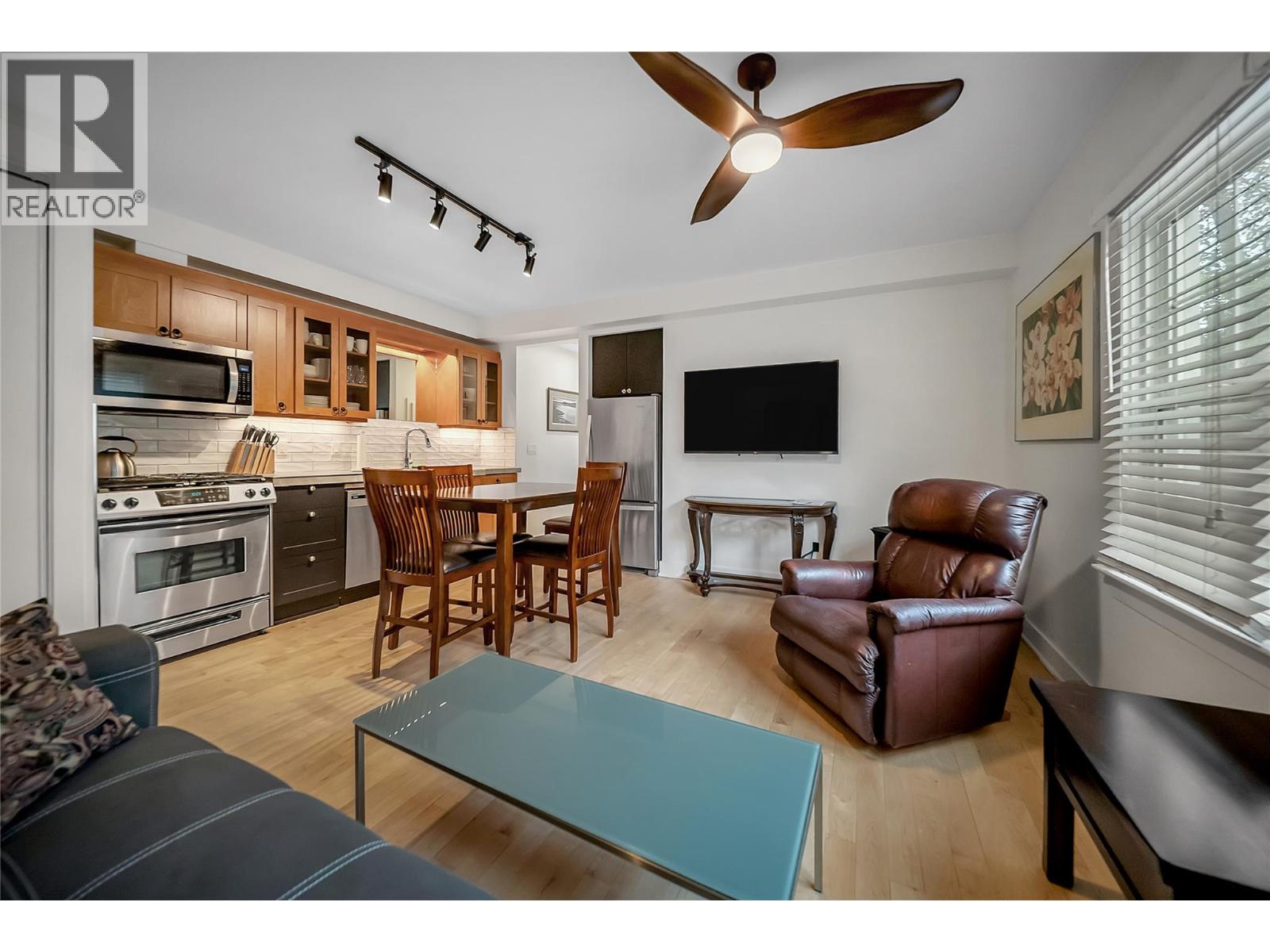 597 Eckhardt Avenue E Property Photo 3