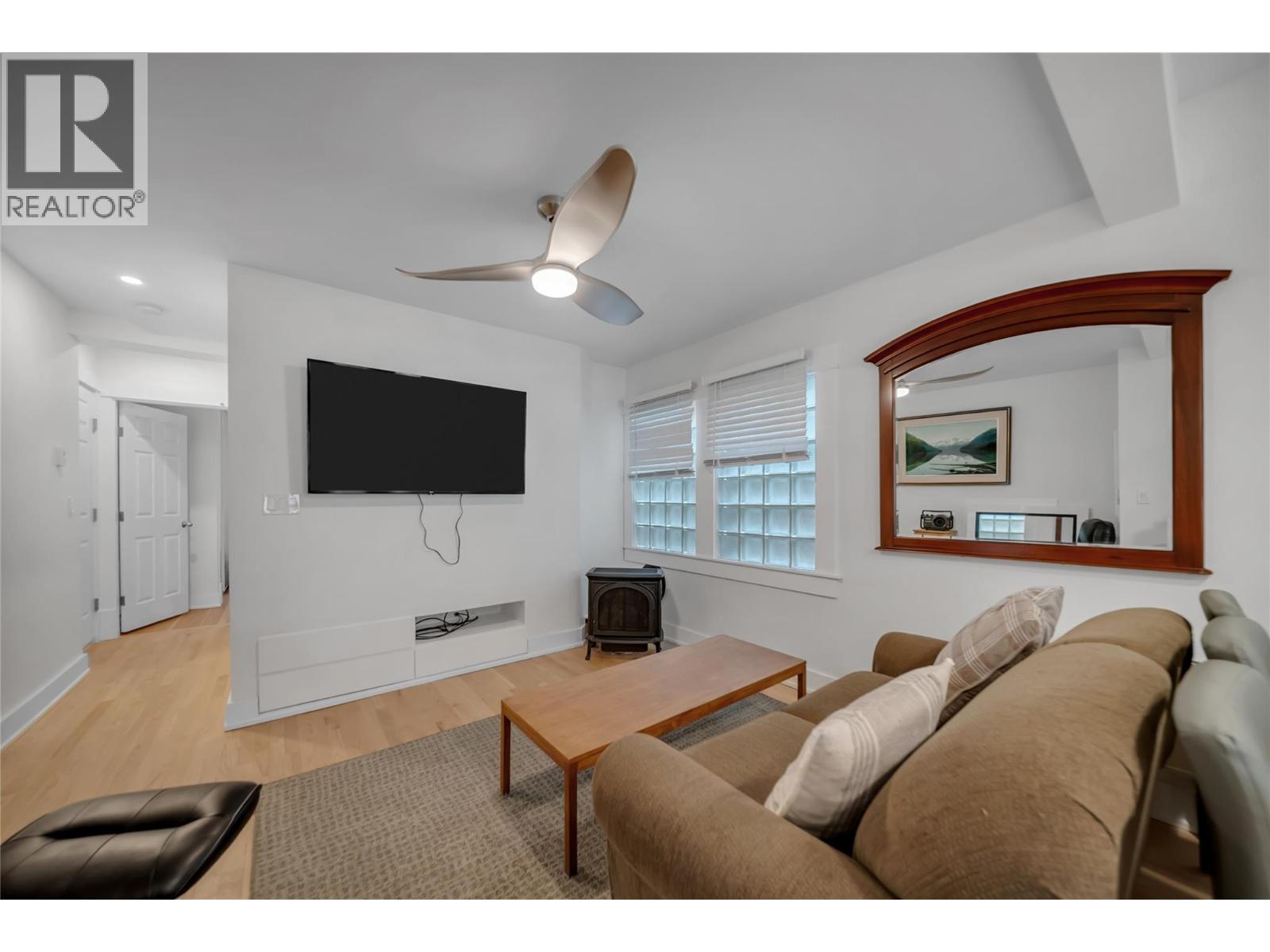 597 Eckhardt Avenue E Property Photo 9