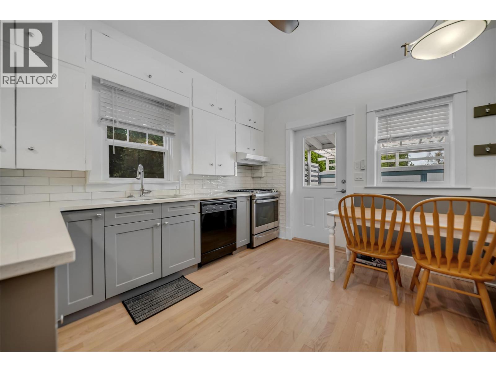 597 Eckhardt Avenue E Property Photo 10