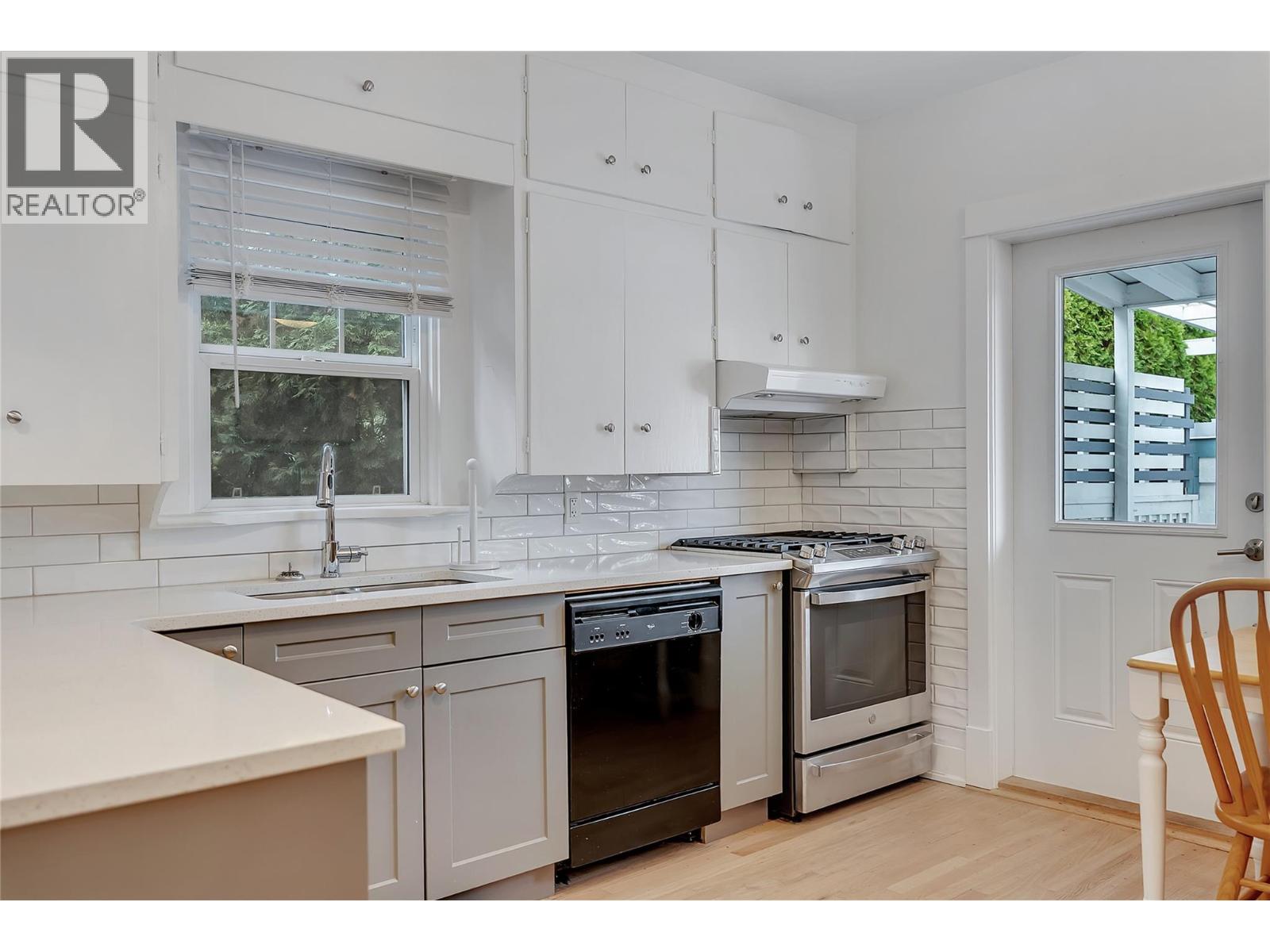 597 Eckhardt Avenue E Property Photo 11