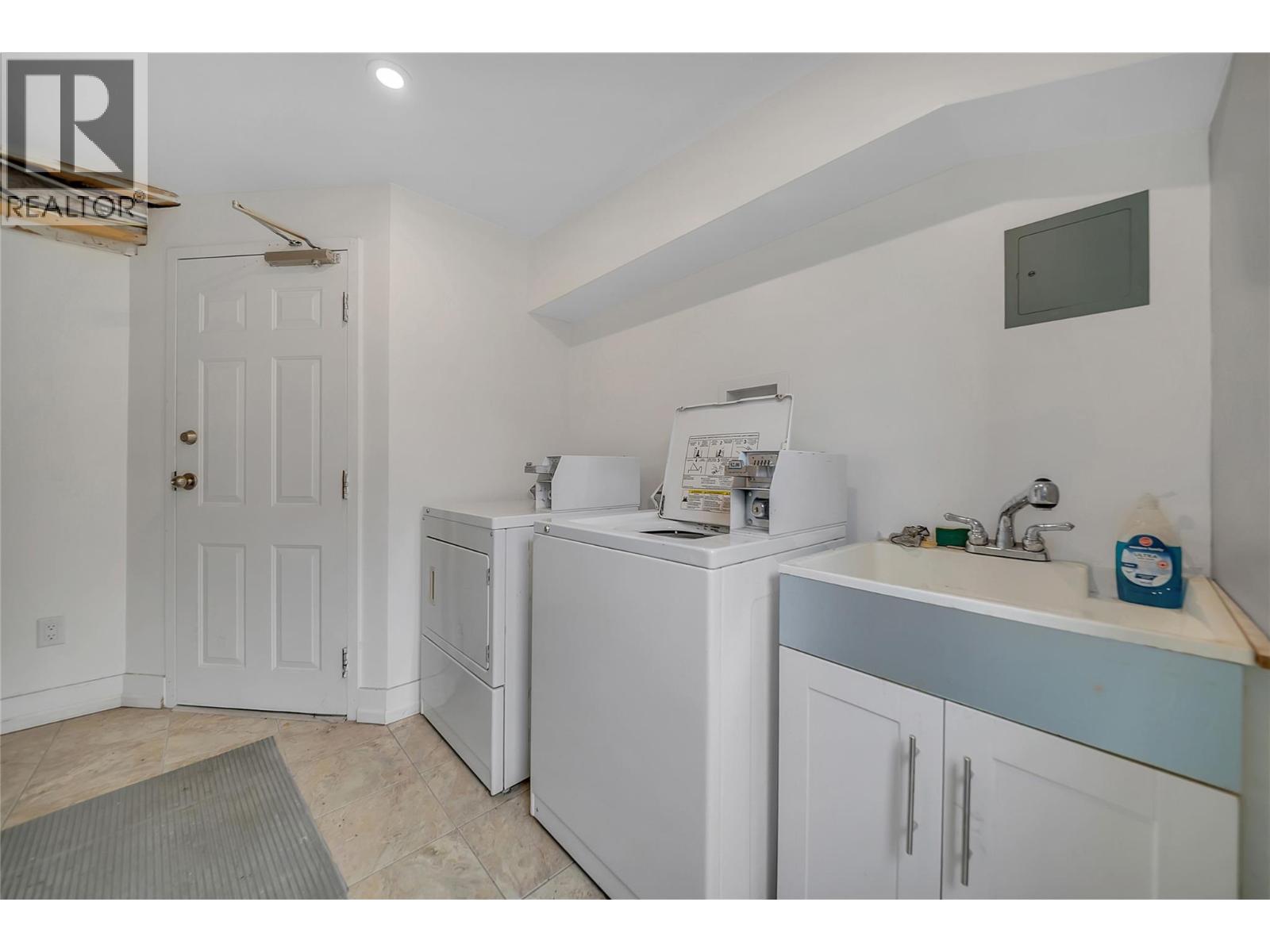 597 Eckhardt Avenue E Property Photo 32