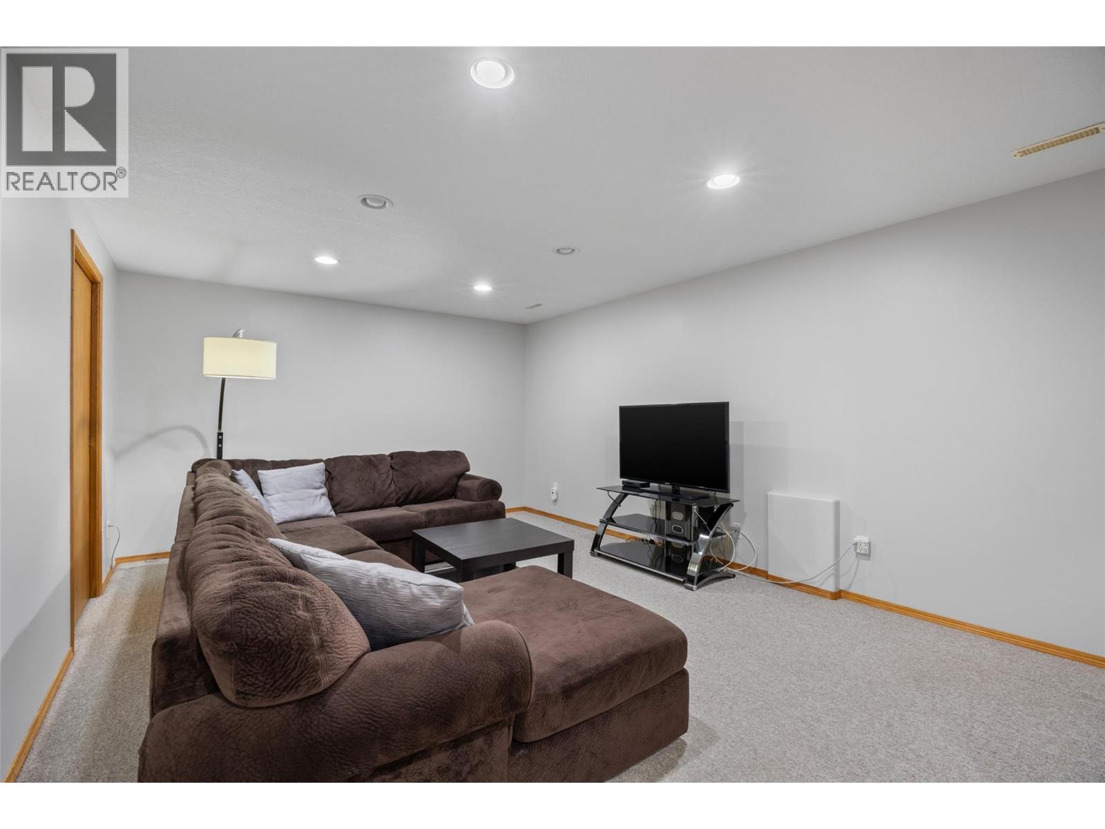780 Huntington Drive Property Photo 32