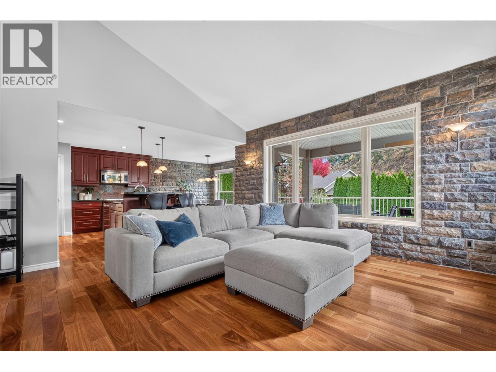 2512 Selkirk Drive Property Photo 3
