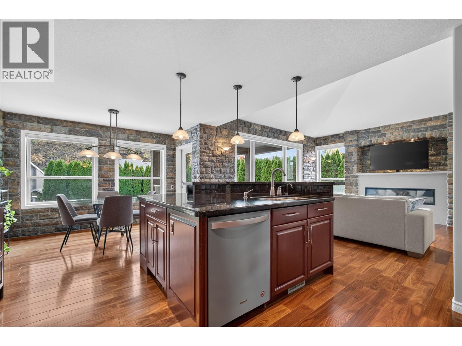 2512 Selkirk Drive Property Photo 10