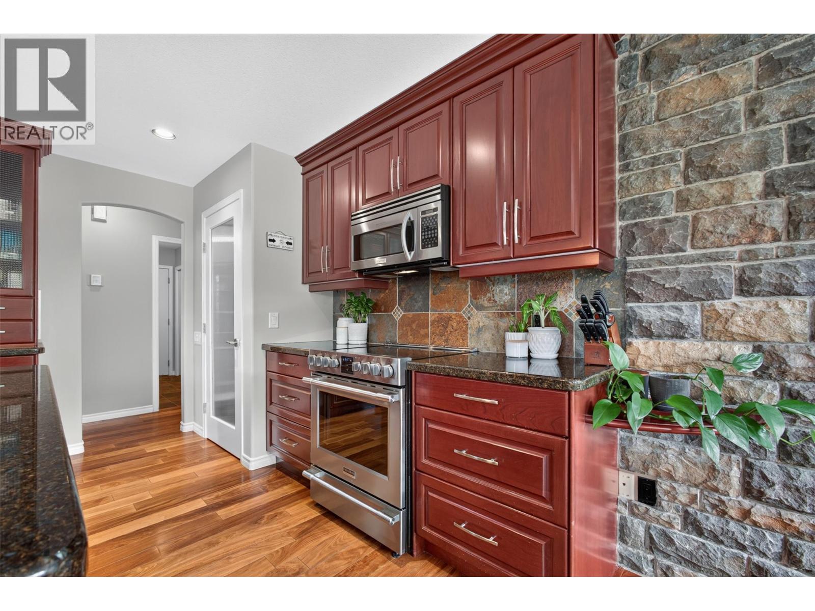 2512 Selkirk Drive Property Photo 12