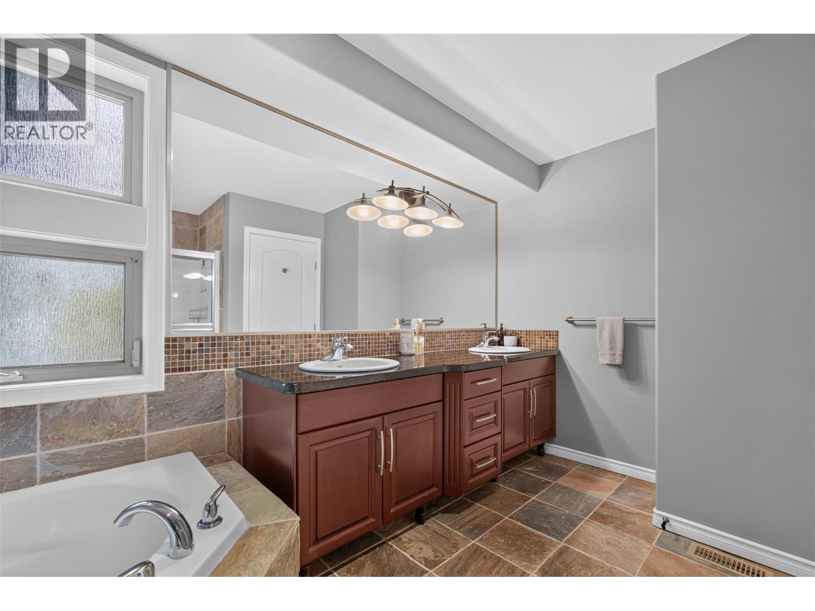 2512 Selkirk Drive Property Photo 29