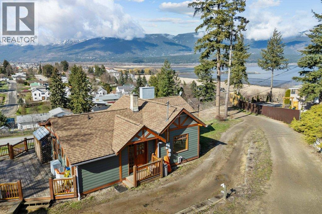 1321 10th Avenue Property Photo 4