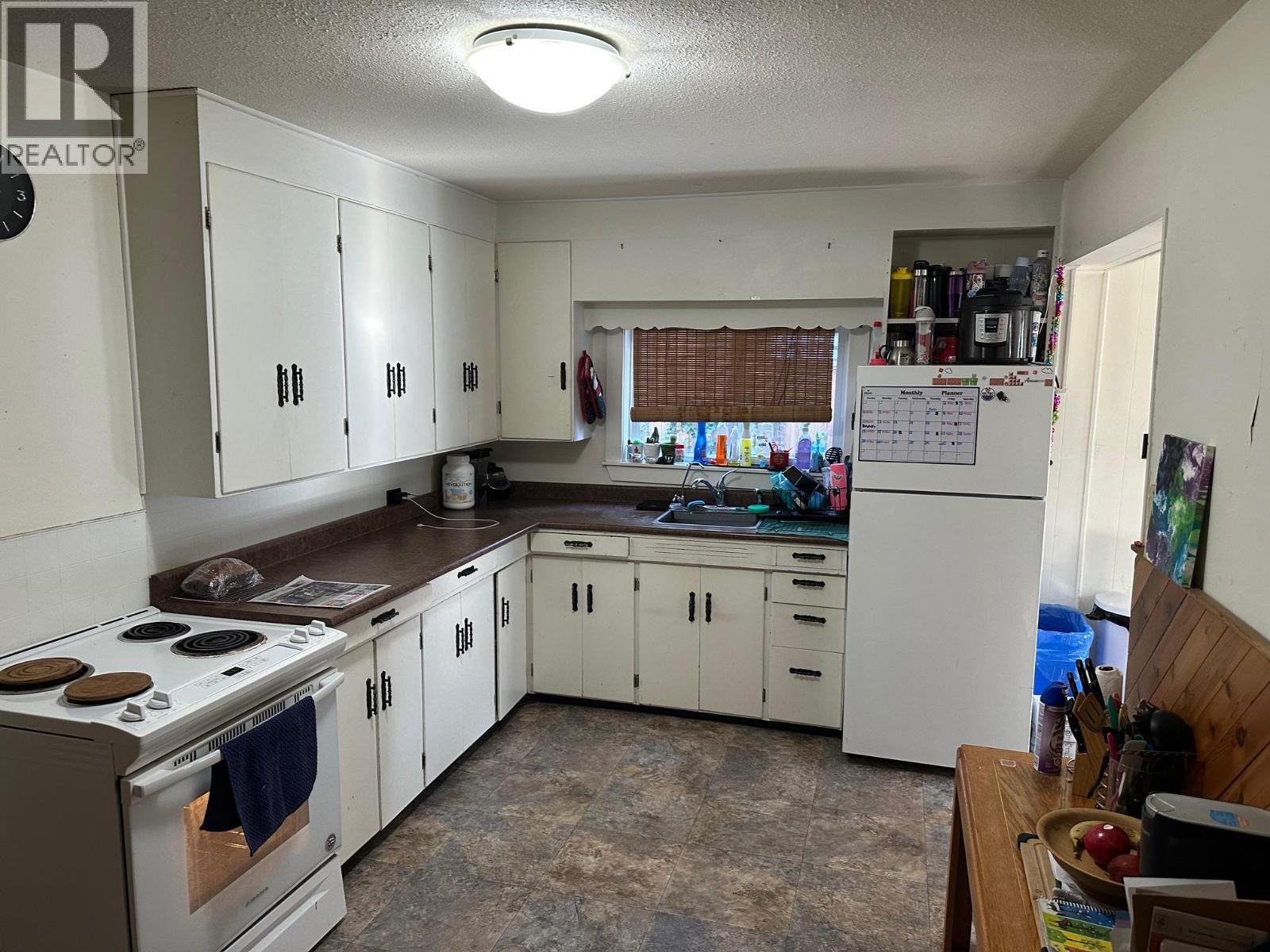 609 Second Street Property Photo 8