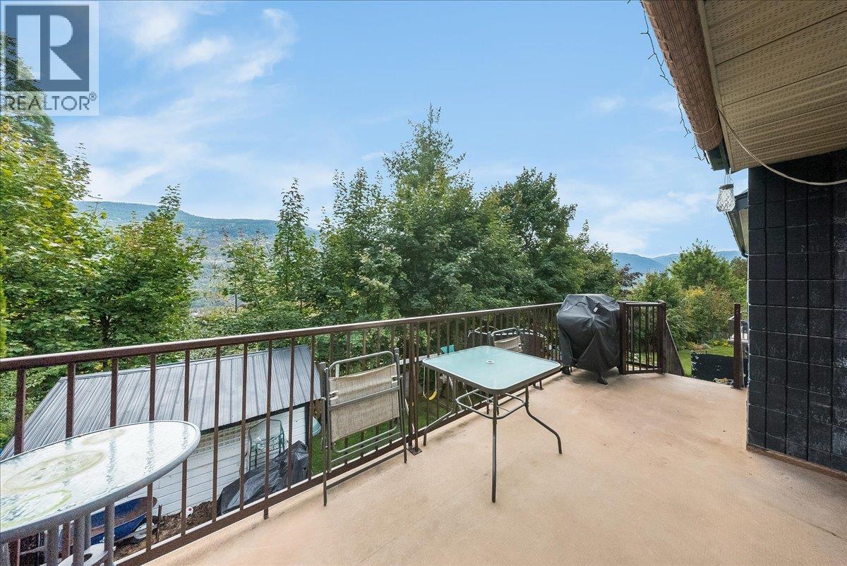3609 Southridge Drive Property Photo 6