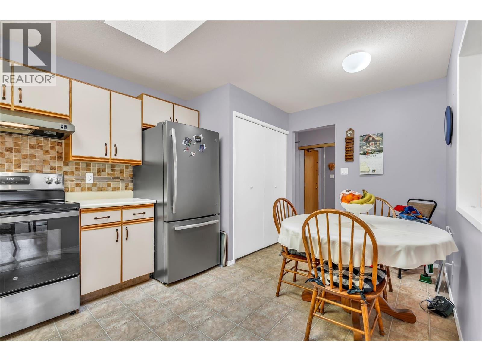 272 Green Avenue W Unit# 402 Property Photo 6