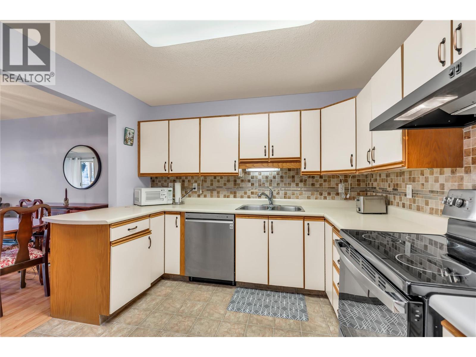 272 Green Avenue W Unit# 402 Property Photo 7