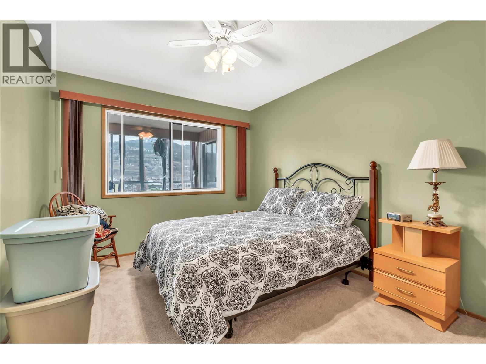 272 Green Avenue W Unit# 402 Property Photo 11