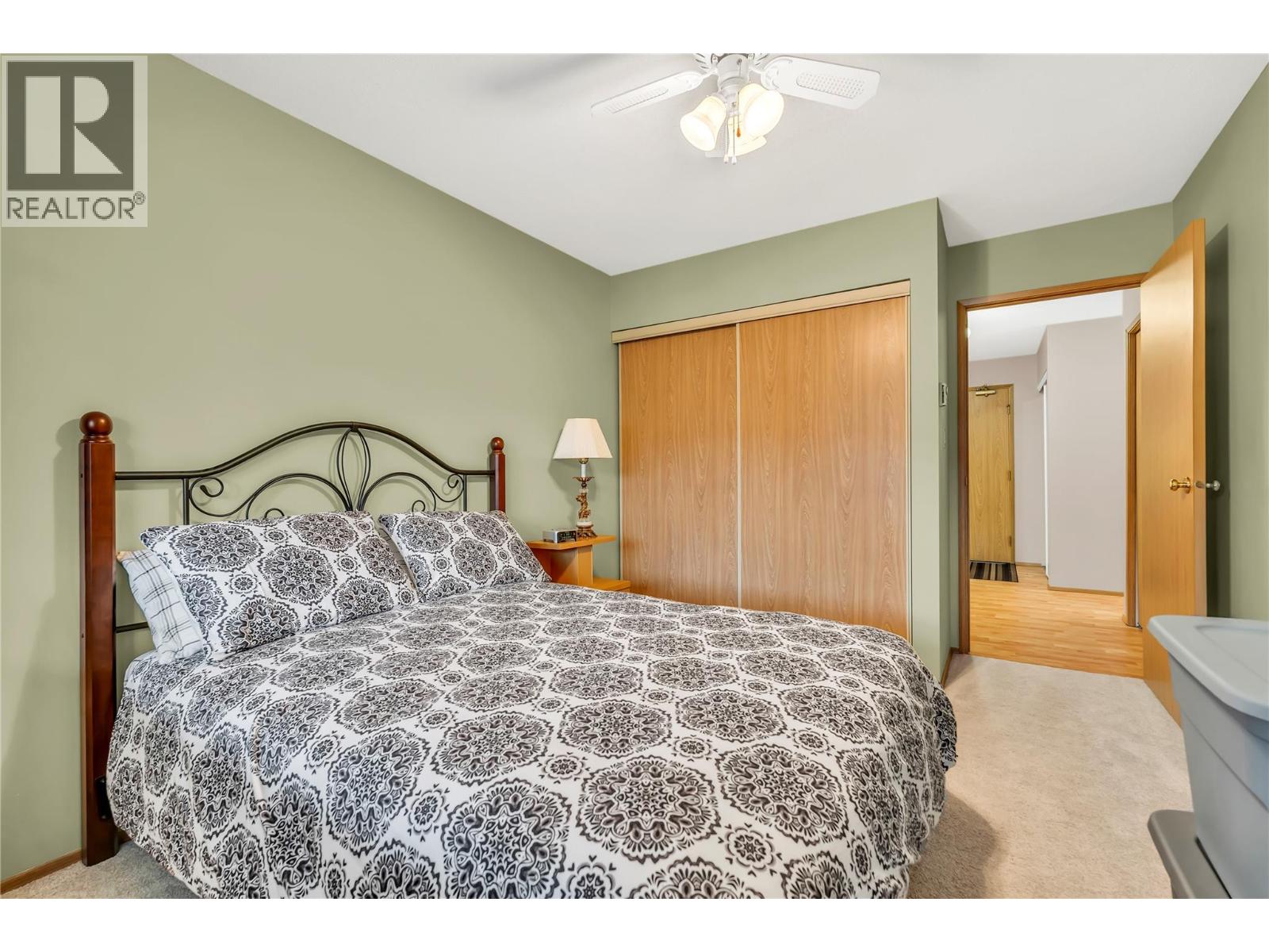 272 Green Avenue W Unit# 402 Property Photo 12