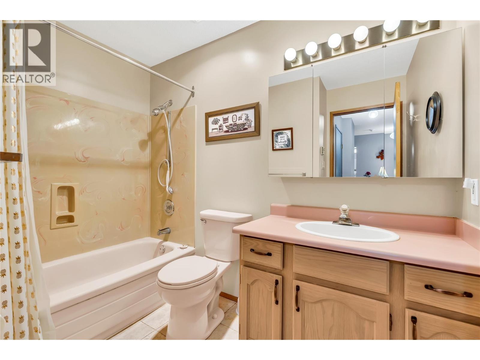 272 Green Avenue W Unit# 402 Property Photo 13