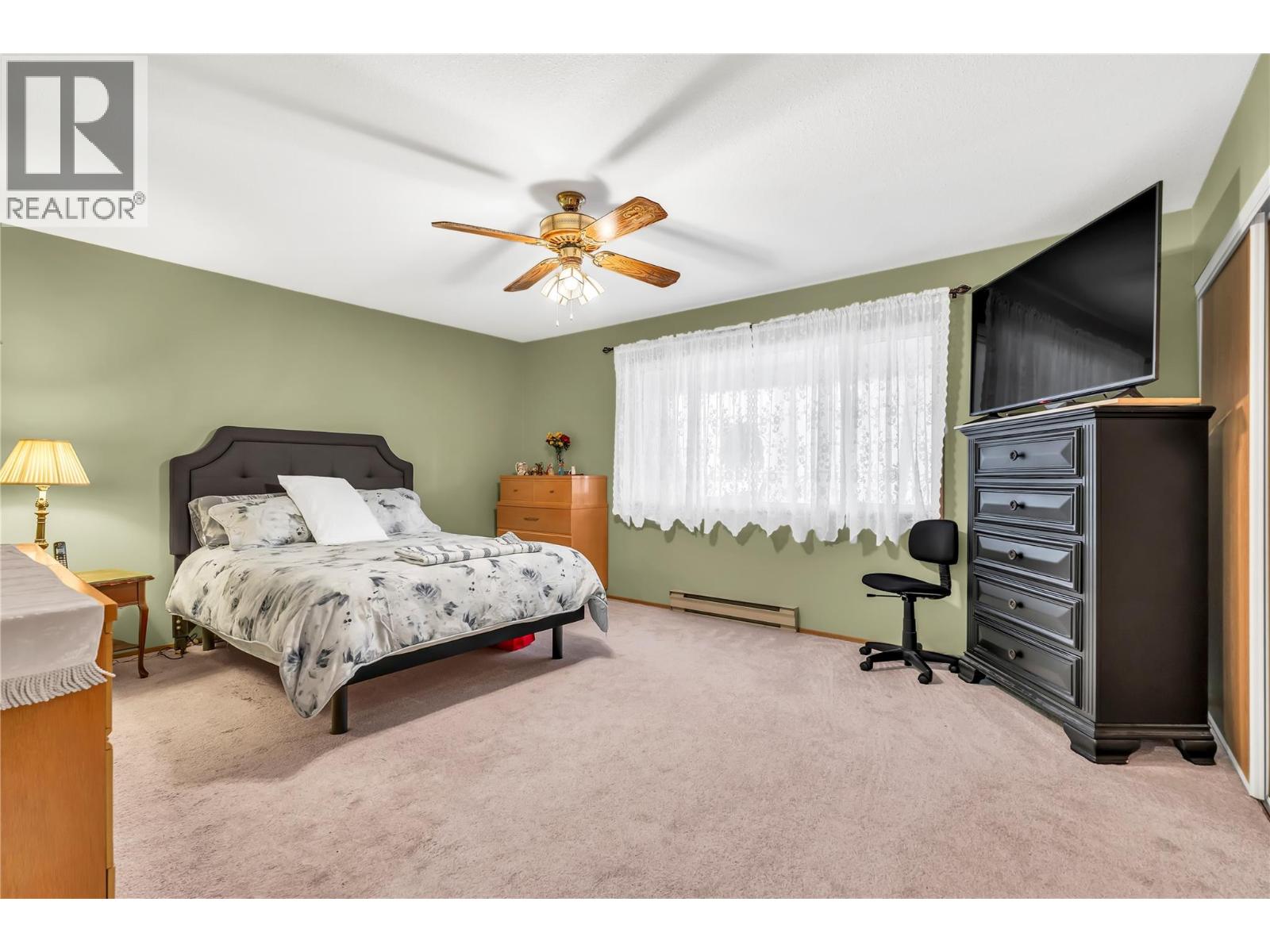 272 Green Avenue W Unit# 402 Property Photo 14