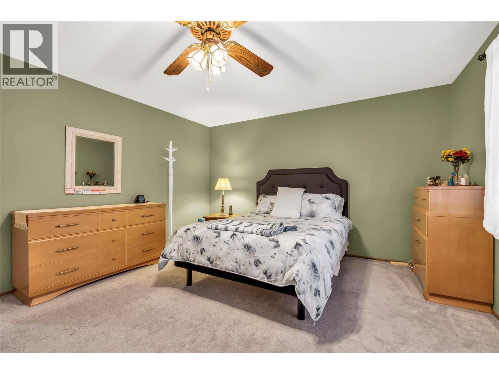 272 Green Avenue W Unit# 402 Property Photo 15
