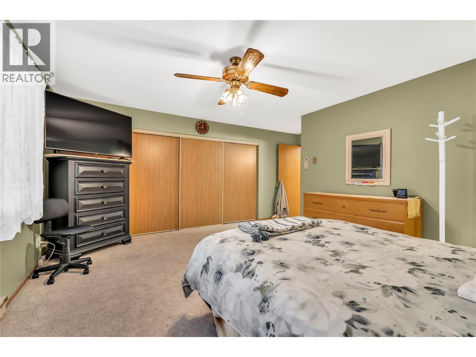 272 Green Avenue W Unit# 402 Property Photo 16