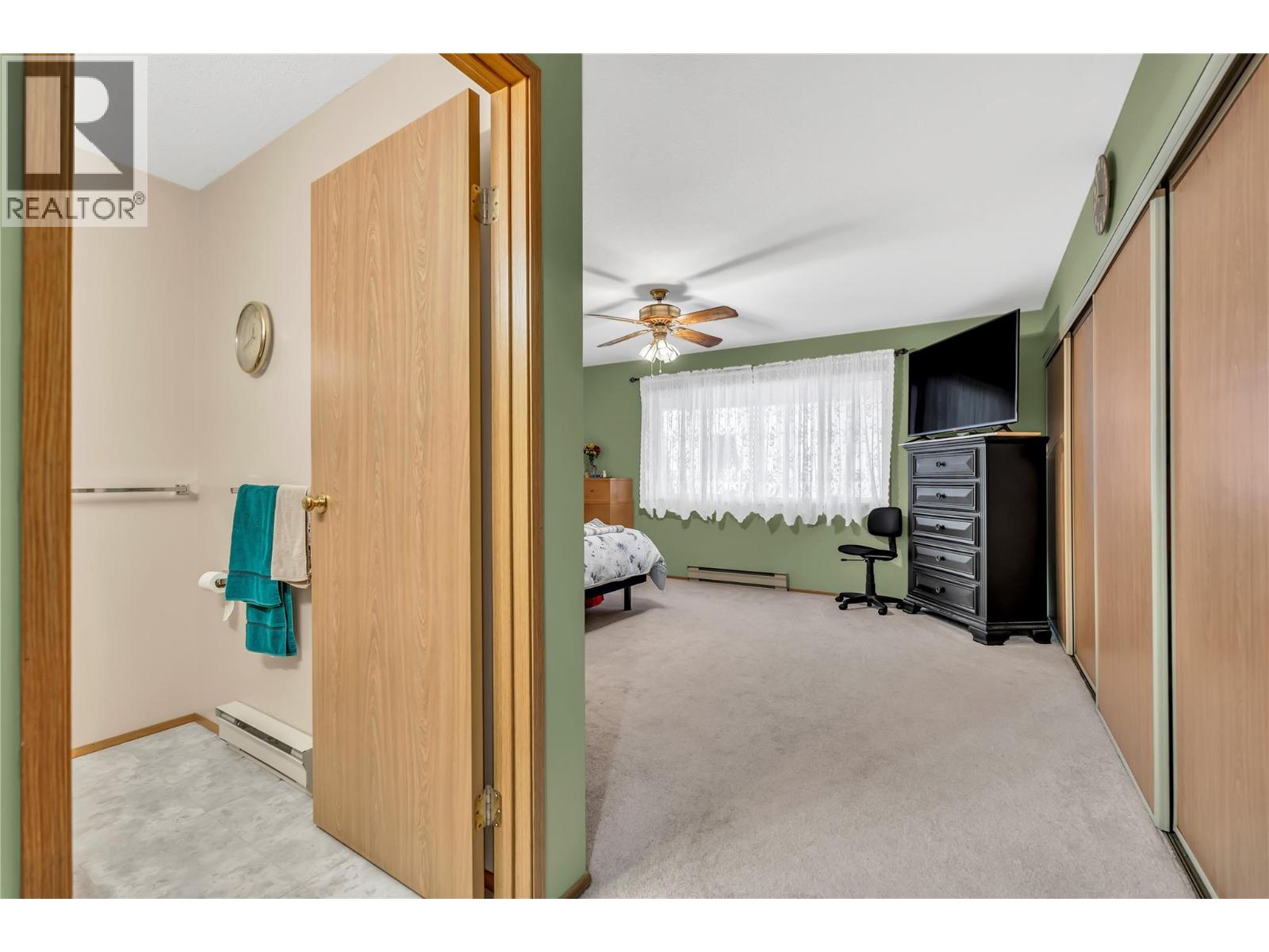 272 Green Avenue W Unit# 402 Property Photo 17