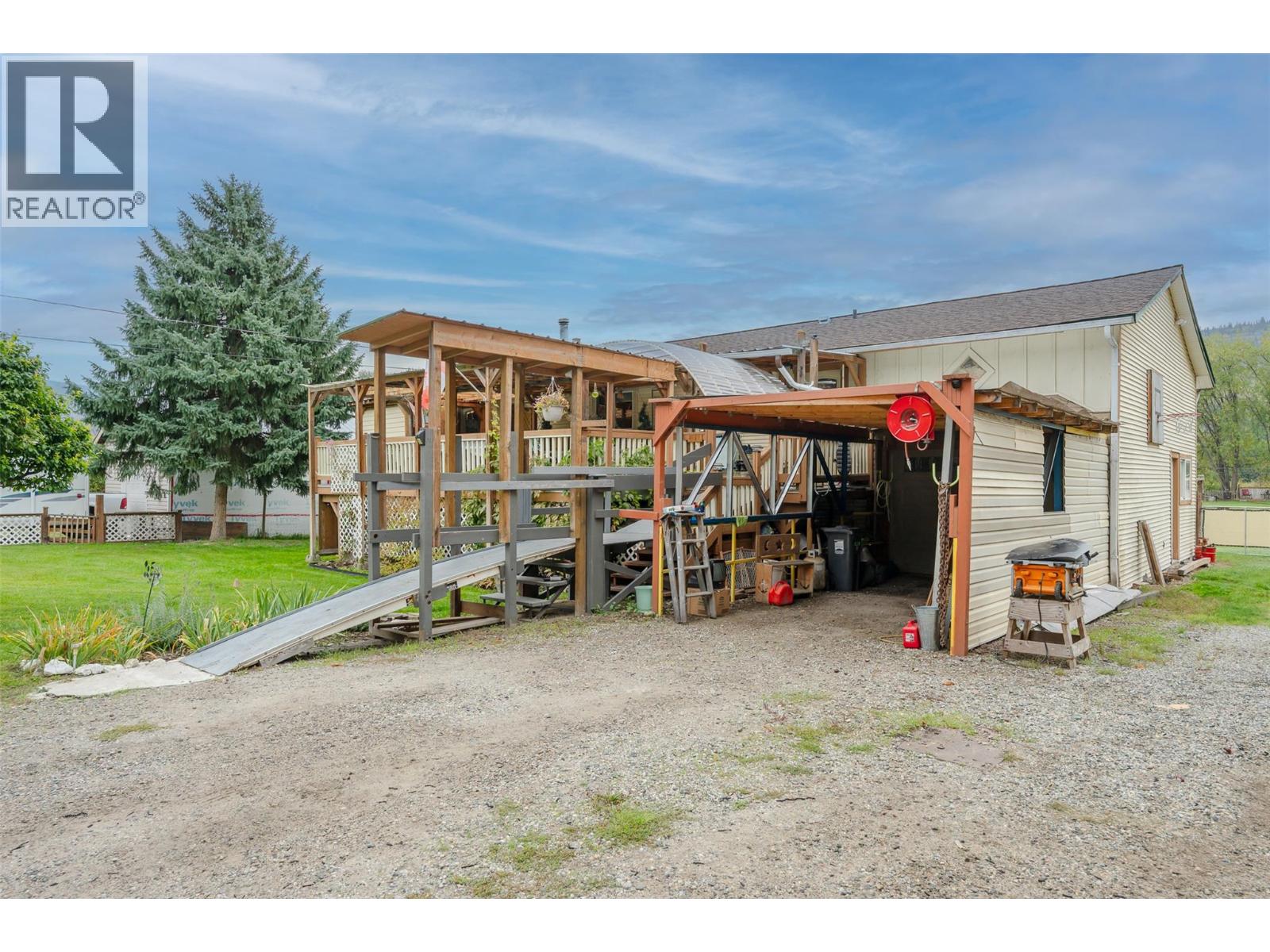 5467 Sawmill Road Property Photo 6