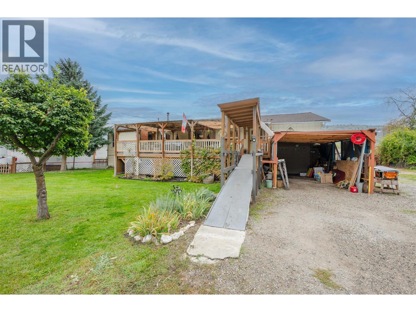 5467 Sawmill Road Property Photo 7