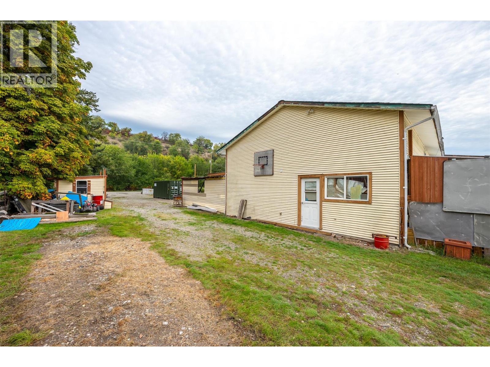 5467 Sawmill Road Property Photo 8