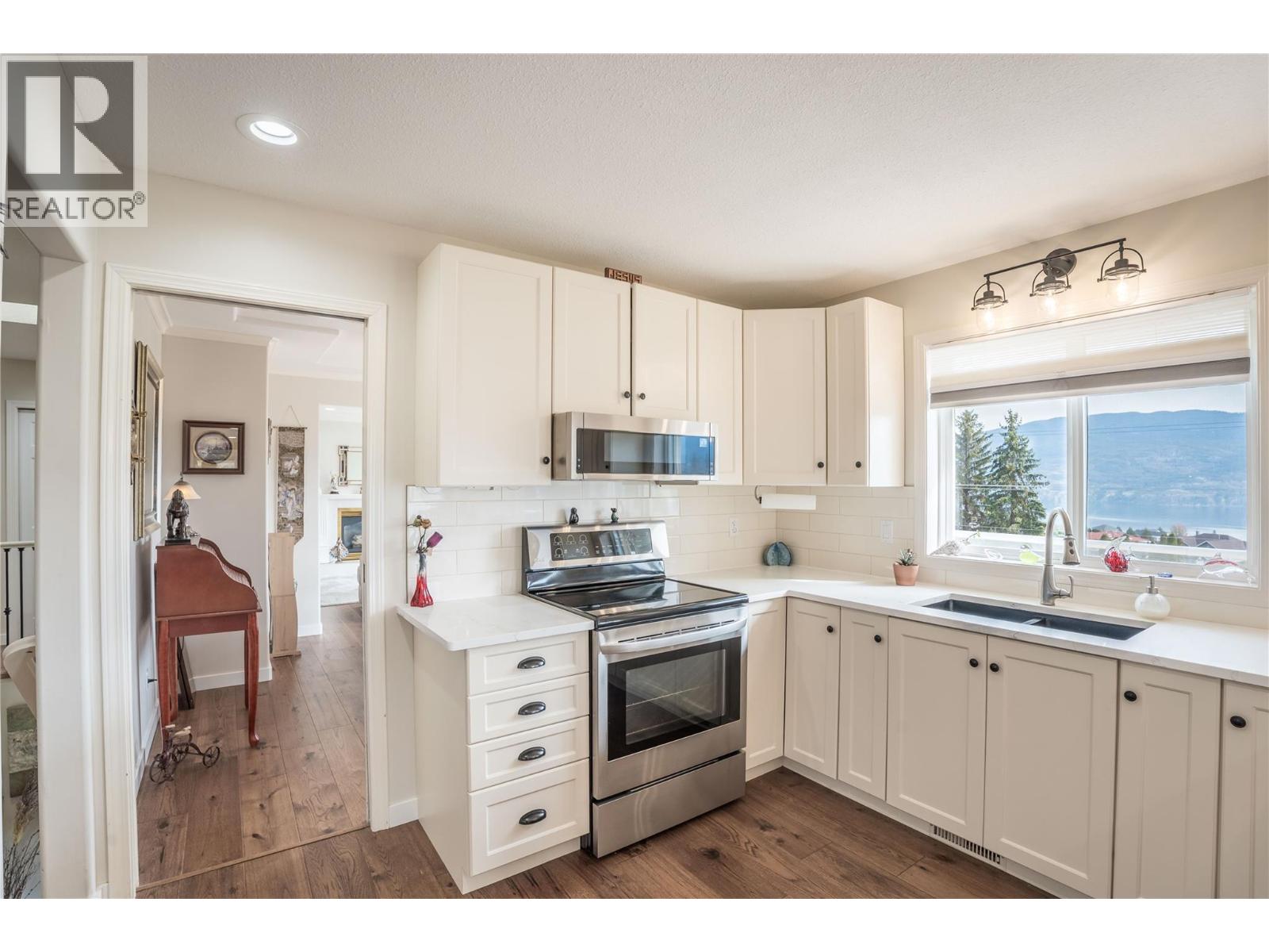 10804 Giants Head Road Property Photo 10