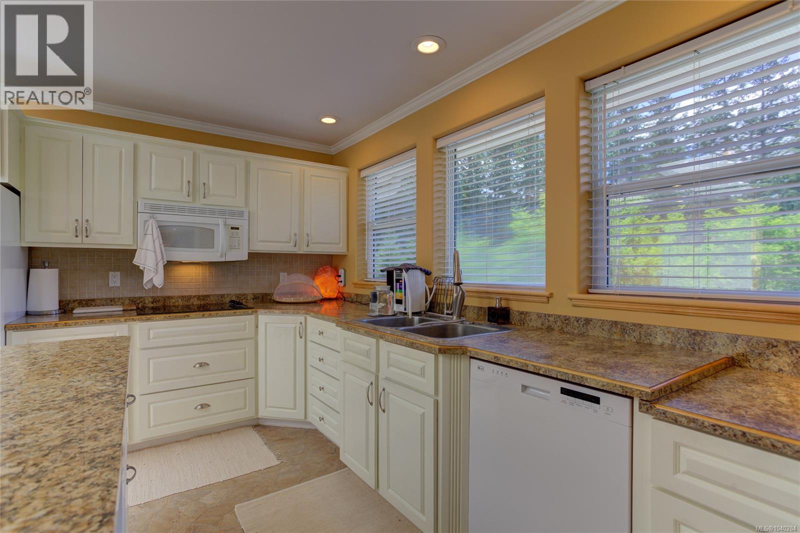 9857 Youbou Rd Property Photo 6