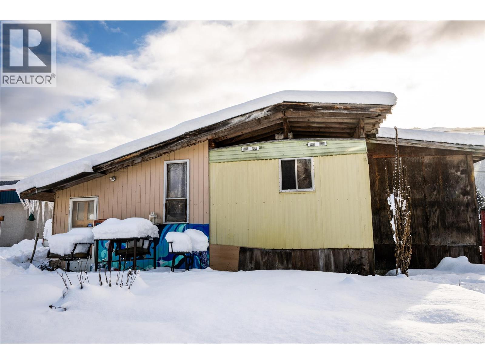 3643 Malakwa Road Property Photo 8