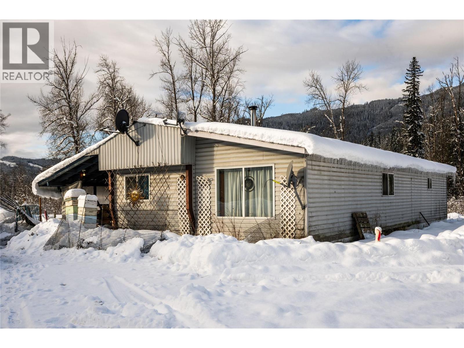 3643 Malakwa Road Property Photo 9