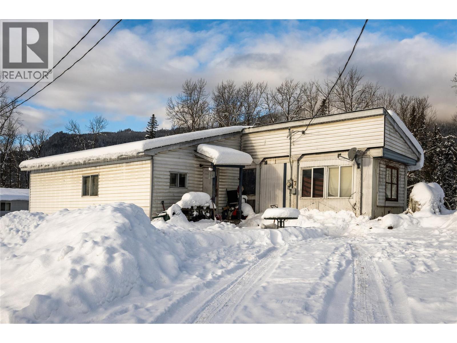3643 Malakwa Road Property Photo 10