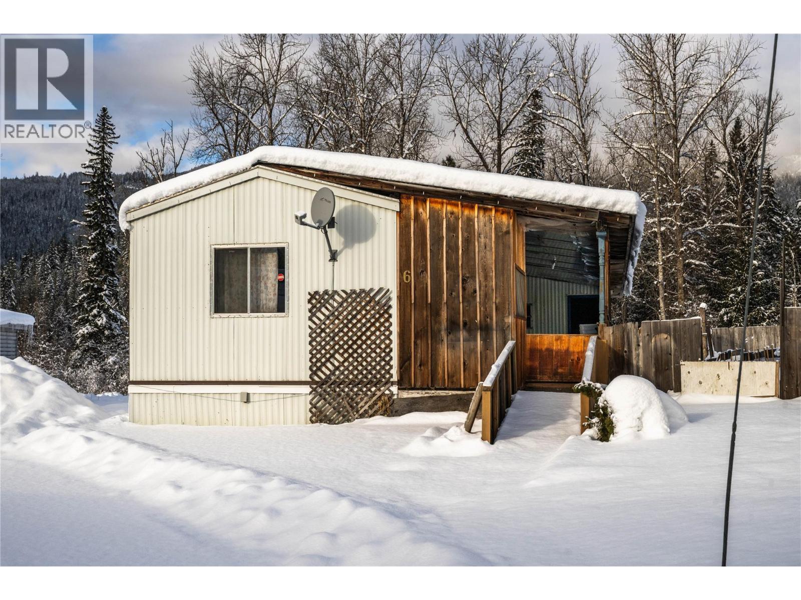 3643 Malakwa Road Property Photo 11