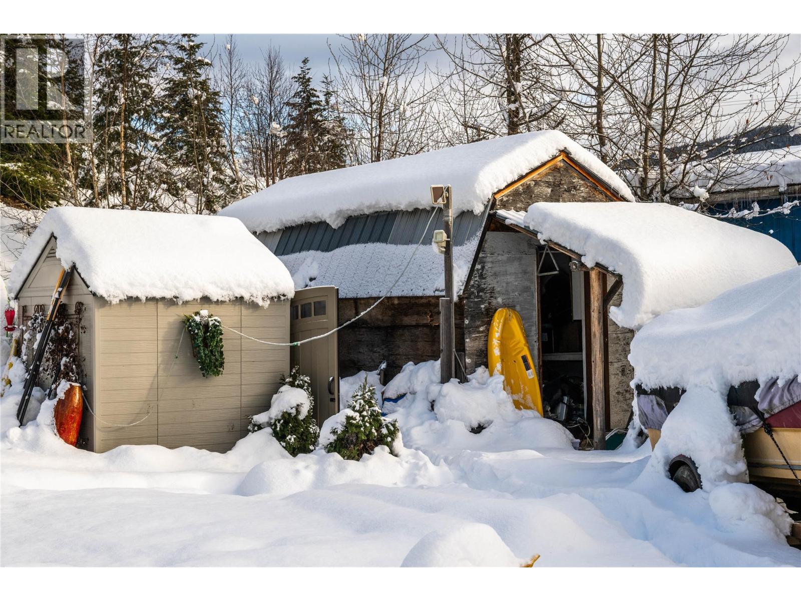 3643 Malakwa Road Property Photo 13