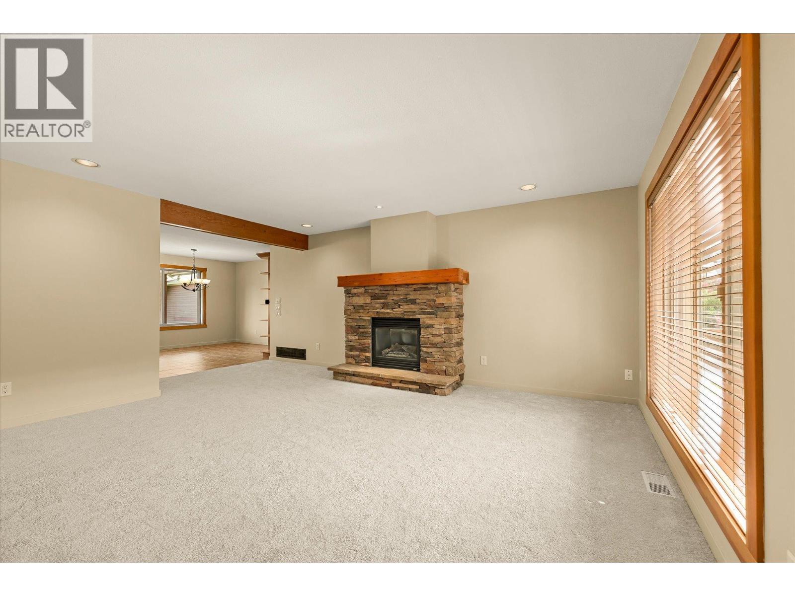922 Paret Crescent Property Photo 3