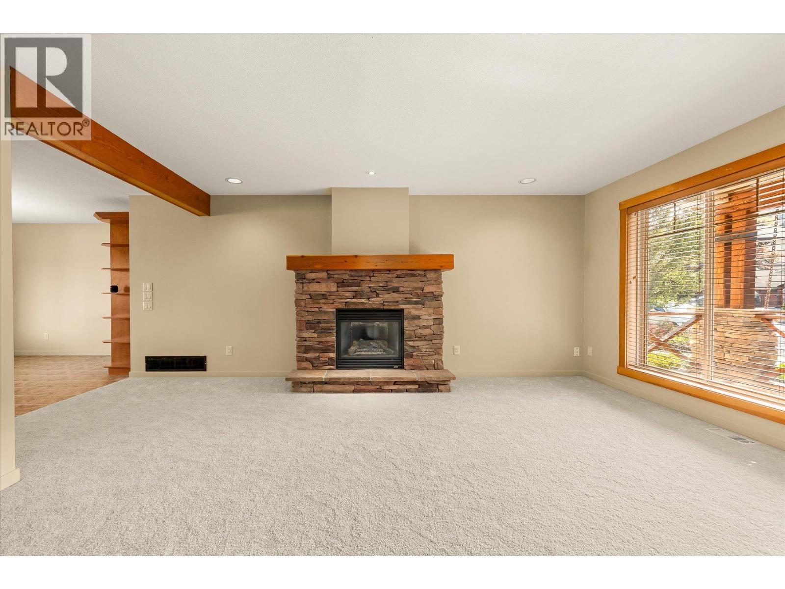 922 Paret Crescent Property Photo 4