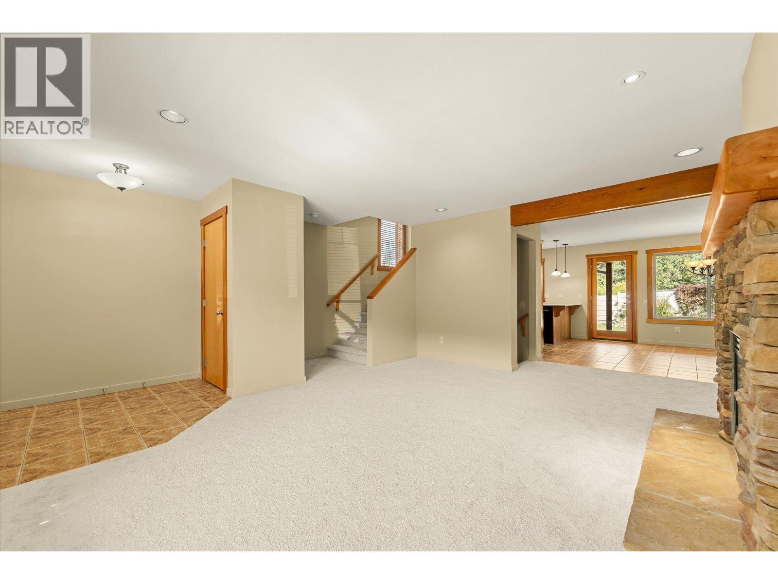 922 Paret Crescent Property Photo 5