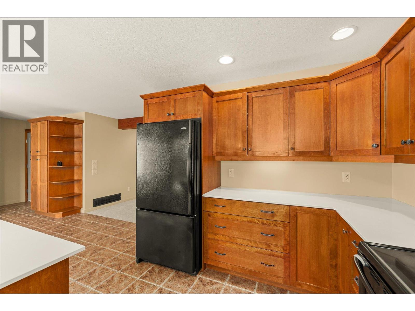 922 Paret Crescent Property Photo 9